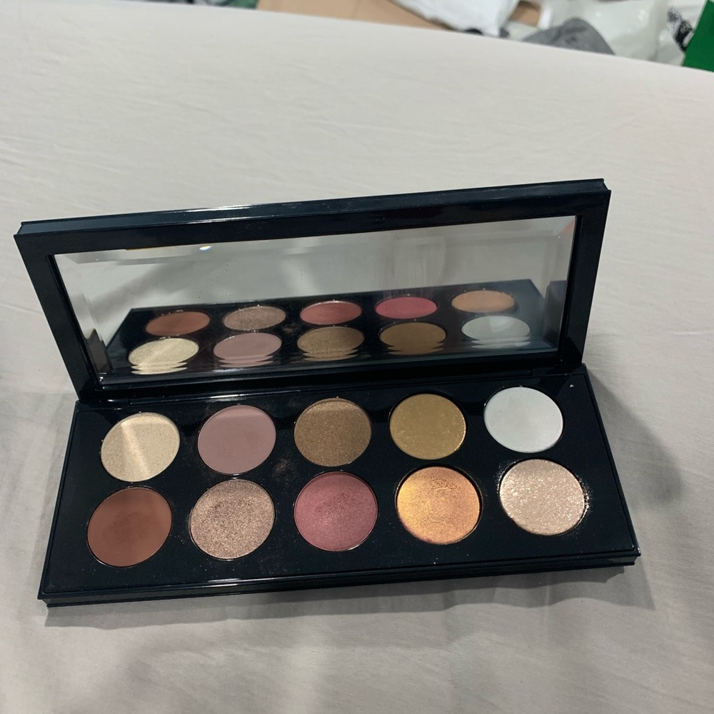 Divine Rose Eyeshadow Palette